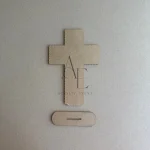 Croix sur socle